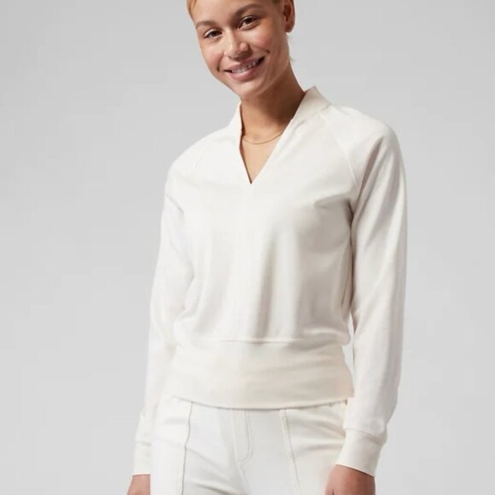 Athleta Eastbound Sweatshirt Cream Cozy Pullover Athleisure Minimalist